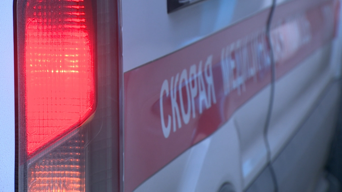 Мотоциклист попал в больницу после столкновения с иномаркой на Футбольной аллее - tvspb.ru