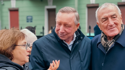 Александр Беглов оценил памятник Володину и зону отдыха у Витебского вокзала