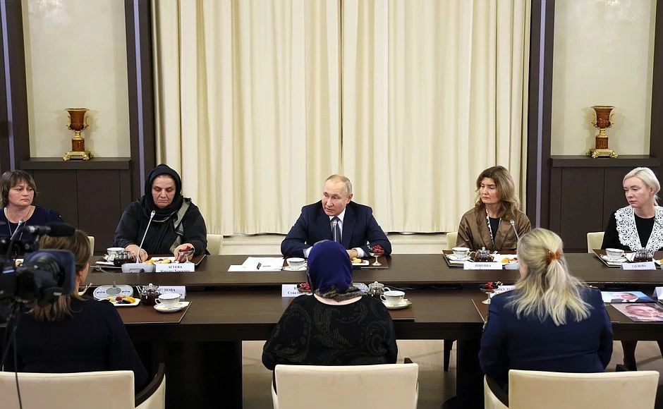Путин лично встретился с матерями участников спецоперации - tvspb.ru