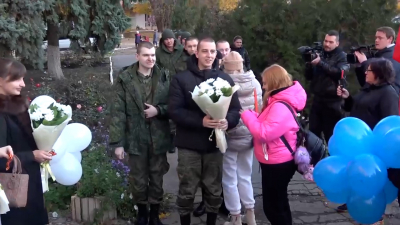 Видео: в ДНР встретили освобожденных из украинского плена бойцов