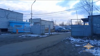 Трех петербуржцев задержали по подозрению в торговле алкоголем без маркировок