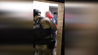 В Курортном районе задержали пьяного мужчину с ружьем на балконе