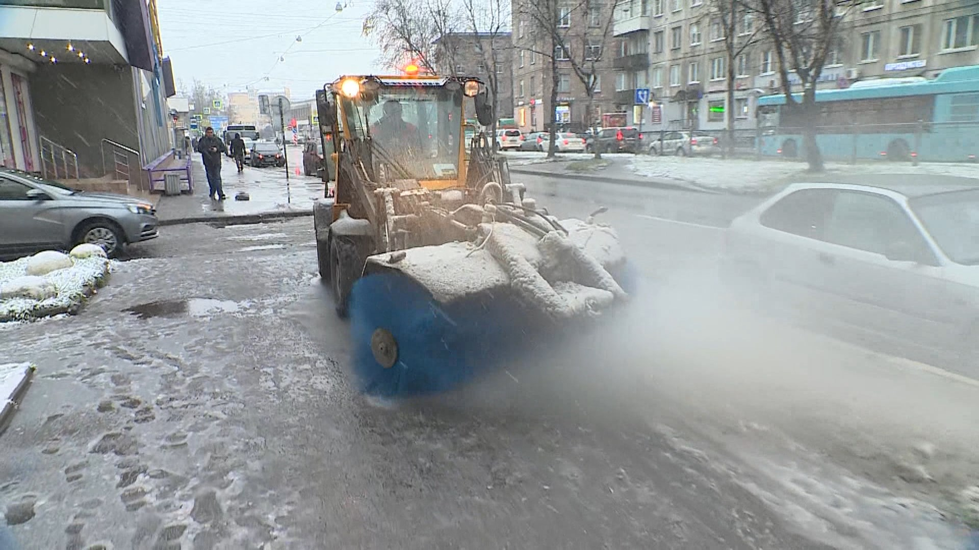 Петербург за три года потратит 11,5 млрд рублей на закупку снегоуборочной  техники | Телеканал Санкт-Петербург