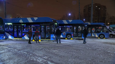 На Заневской площади на полтора месяца закроют трамвайное и троллейбусное движение