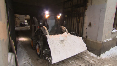 В центре Петербурга проверили качество уборки снега во дворах