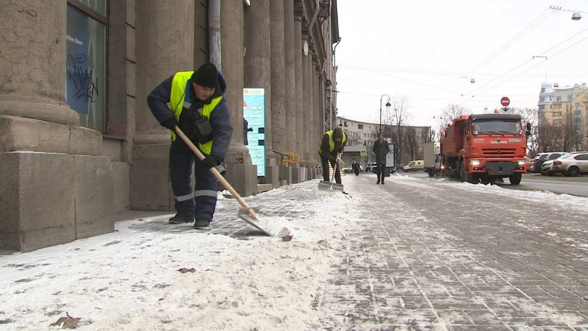 Зимой за уборкой подходов к станциям метро будут следить с помощью информационной системы - tvspb.ru