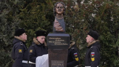 В Пушкине открыли памятник Петру Великому