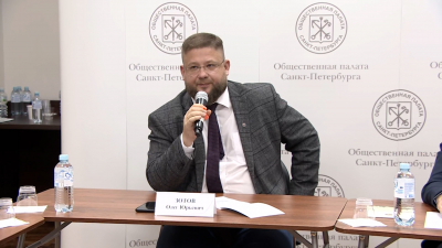 Петербуржцам объяснили необходимость обработки дорог противогололедными материалами