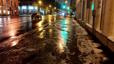 Дороги Петербурга убрали после ночного снегопада