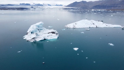 Лед возрастом 500 тыс. лет изучают в институте Арктики и Антарктики