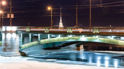 Движение транспорта и пешеходов по Биржевому мосту ограничат в ночное время