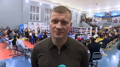 Олимпийский чемпион по боксу Александр Поветкин поздравил петербуржцев с Новым годом