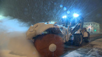 Дорожников Петербурга привлекли к круглосуточной чистке улиц от снега