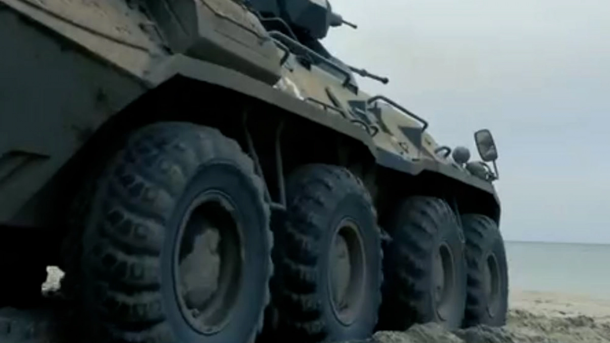 Мобилизованных привлекли к занятиям по береговой обороне с применением БТР-82А - tvspb.ru
