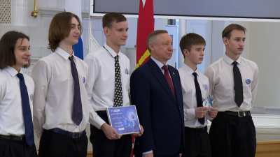 Александр Беглов наградил победителей проекта «Твой бюджет в школах»