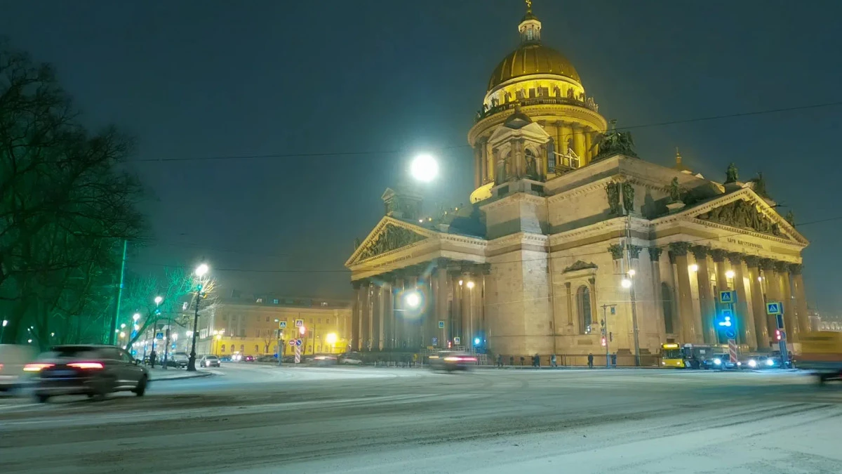 В новогоднюю ночь центральные улицы Петербурга закроют для автомобилей |  Телеканал Санкт-Петербург