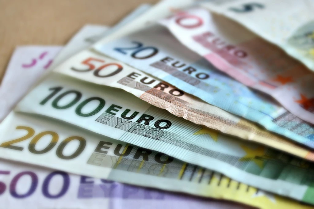 Курс евро достиг 88 рублей, обновив максимум с апреля прошлого года - tvspb.ru