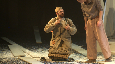 Премьеру спектакля «Оружие сердец» представили в Молодежном театре на Фонтанке