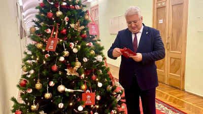 Вице-губернатор Санкт-Петербурга Олег Эргашев принял участие в акции «Дерево желаний»