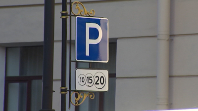 Платная парковка может стать менее затратной для петербуржцев уже в марте