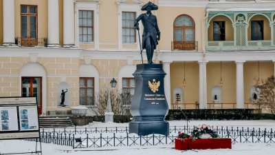 В Петербурге после реставрации торжественно открыли памятник Павлу I