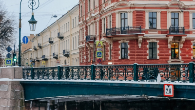 В Петербурге отреставрировали светильники Фонарного моста