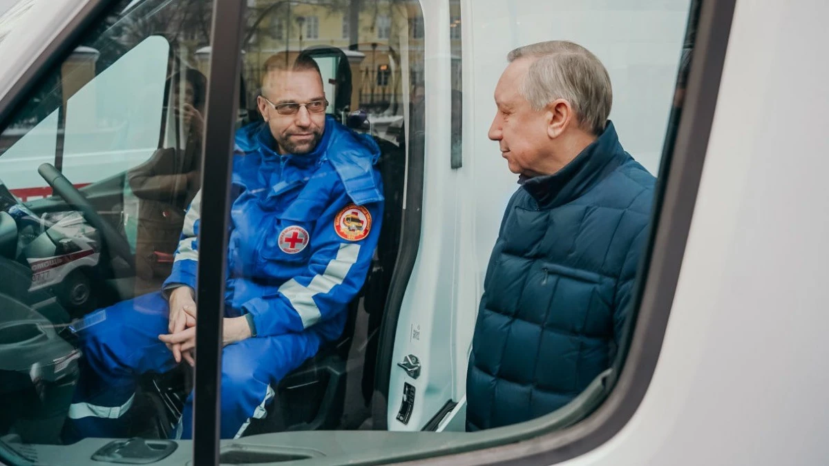 Александр Беглов передал петербургским врачам 102 новые машины скорой помощи - tvspb.ru