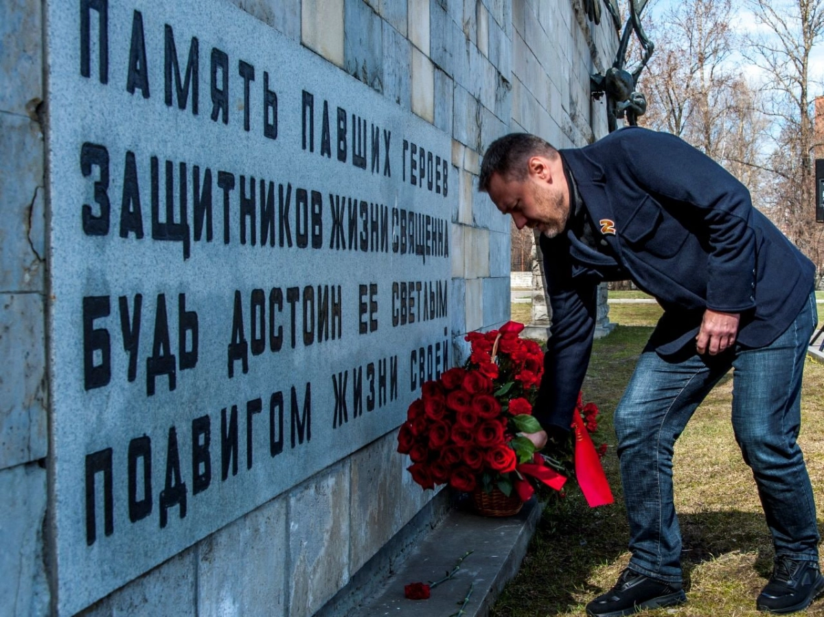 Александр Бельский почтил память неизвестных солдат - tvspb.ru