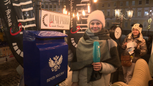 Кусочек праздничного Петербурга  — почтой: на Дворцовой начали работать новогодние почтовые ящики