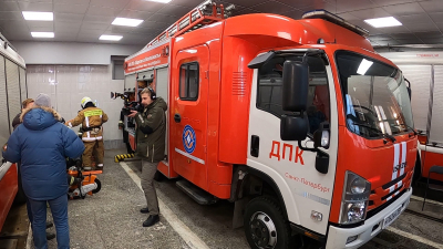 Часовая борьба с огнем в доме на проспекте Наставников обошлась без пострадавших