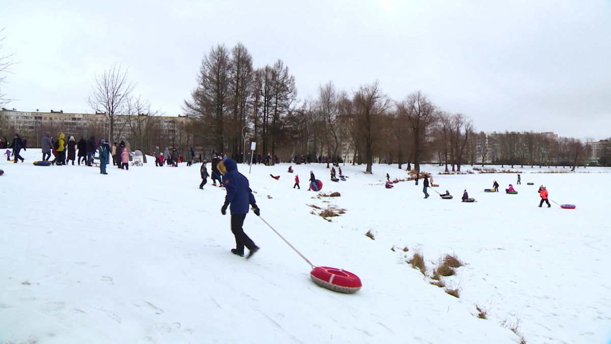 «Скоростные неуправляемые средства»: травматолог предупредил о возможных последствиях катания на ватрушках - tvspb.ru