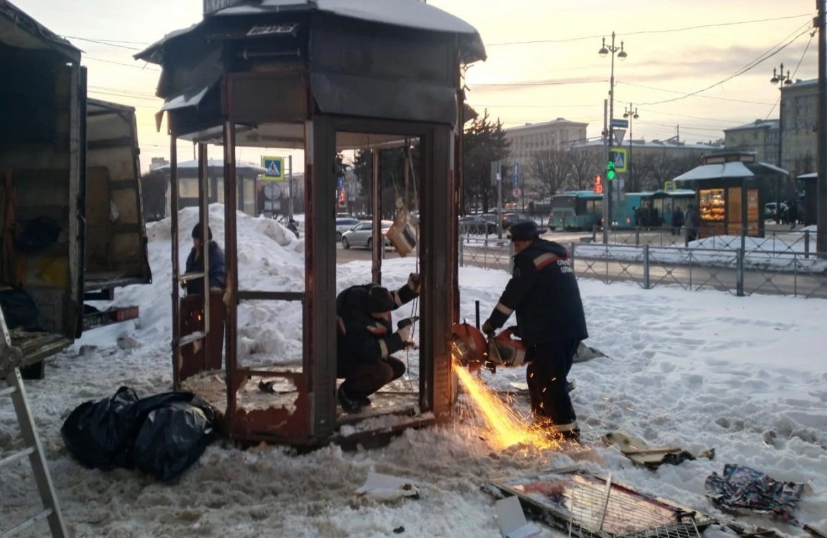 В Петербурге освободили 22 участка от незаконных торговых точек - tvspb.ru