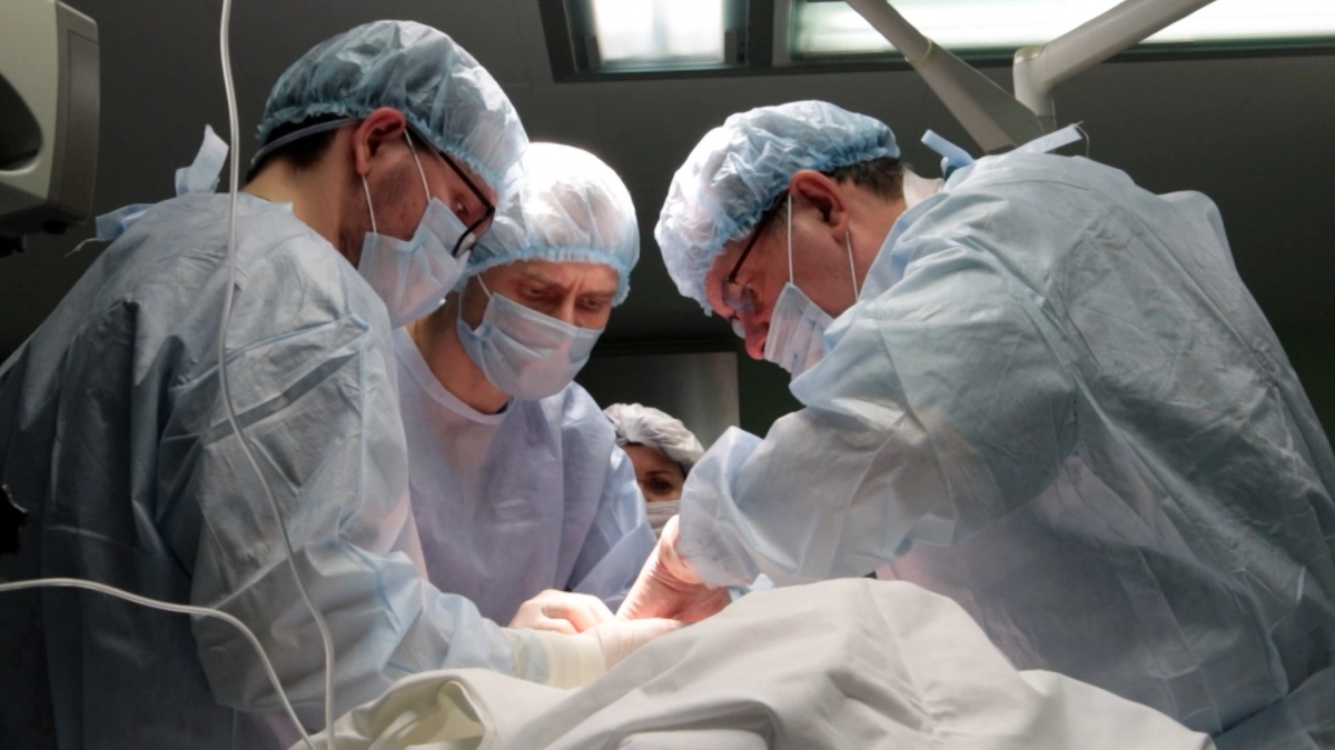 Девочке из Запорожья в Педиатрическом университете провели экстренную операцию на головном мозге - tvspb.ru