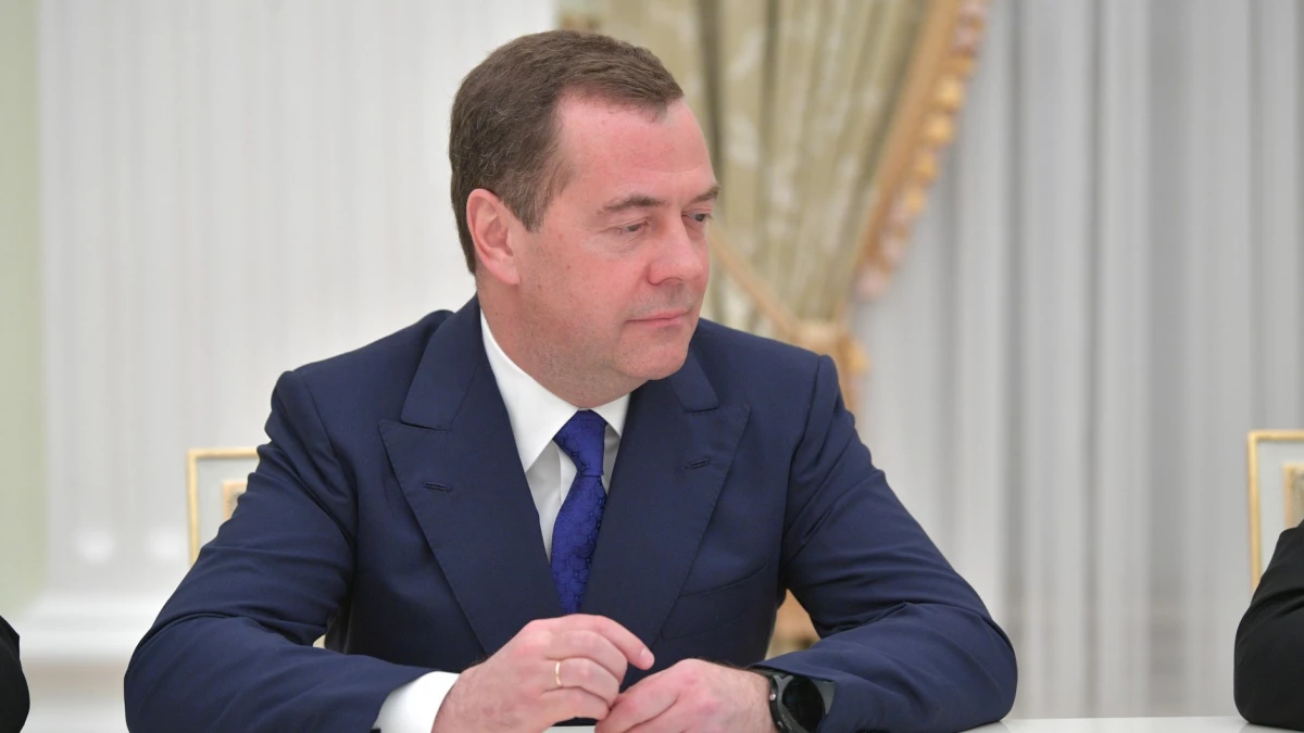 Медведев заявил, что Генштаб готовит решения на случай наступательных операций ВСУ - tvspb.ru