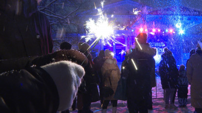 Фестиваль бенгальских огней открылся в Юсуповском саду