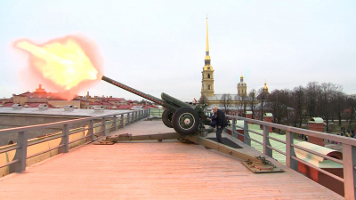 Житель блокадного Ленинграда совершил полуденный выстрел из пушки Петропавловской крепости