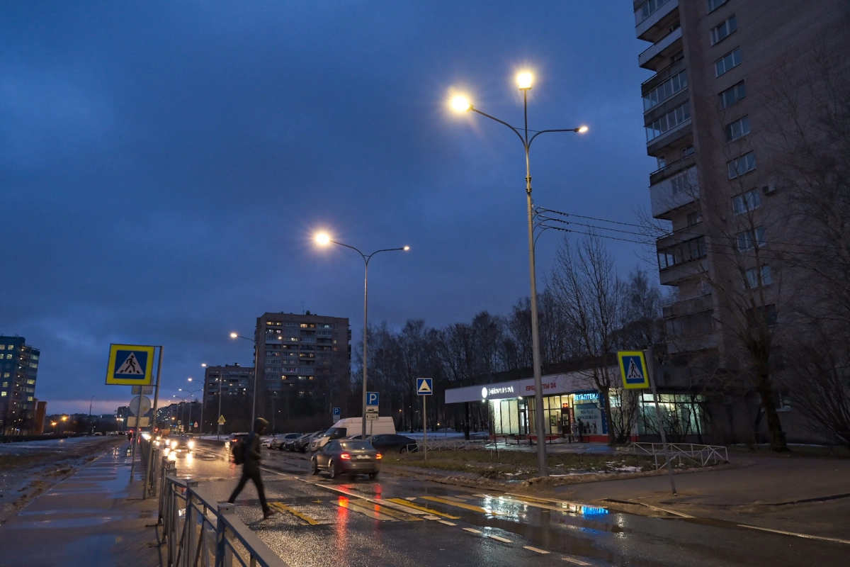 Улица Крыленко вблизи станции метро «Улица Дыбенко» стала светлее - tvspb.ru