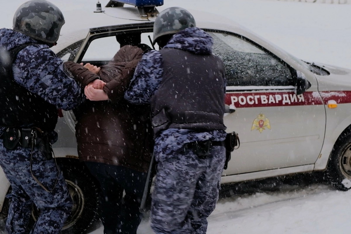 Пьяный «гонщик» взял на таран двух пешеходов на улице Композиторов и  оказался в полиции | Телеканал Санкт-Петербург