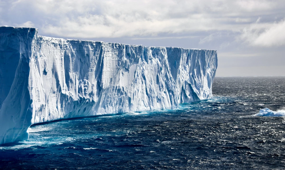 Гигантский айсберг размером с Лондон откололся в Антарктиде - tvspb.ru