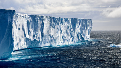 Гигантский айсберг размером с Лондон откололся в Антарктиде