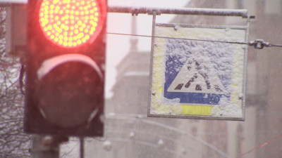 ГИБДД напомнила водителям Петербурга об осторожности в снегопад
