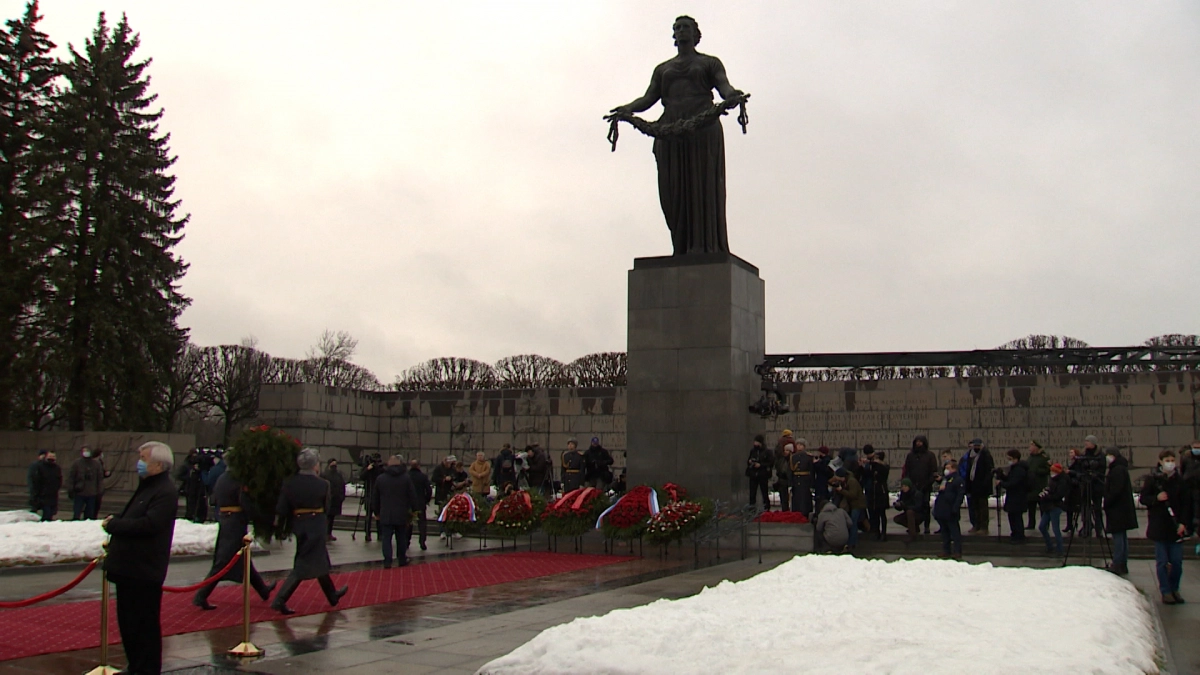 Торжественно-траурная церемония началась на Пискаревском кладбище - tvspb.ru