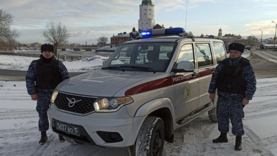 В Выборге росгвардейцы помогли нетрезвому мужчине, пострадавшему от грабителей