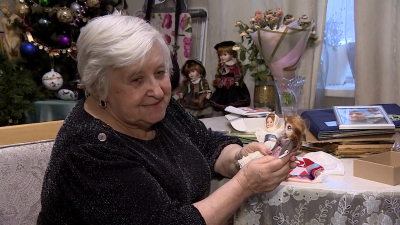 Блокадница, выжившая в лычковской трагедии, получила от курсантки необычную куклу