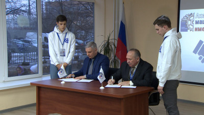 Комитет по благоустройству подписал соглашение с Академией машиностроения имени Котина по подготовке механизаторов-трактористов