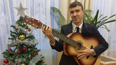 Подросток из ДНР получил подарок от губернатора Александра Беглова