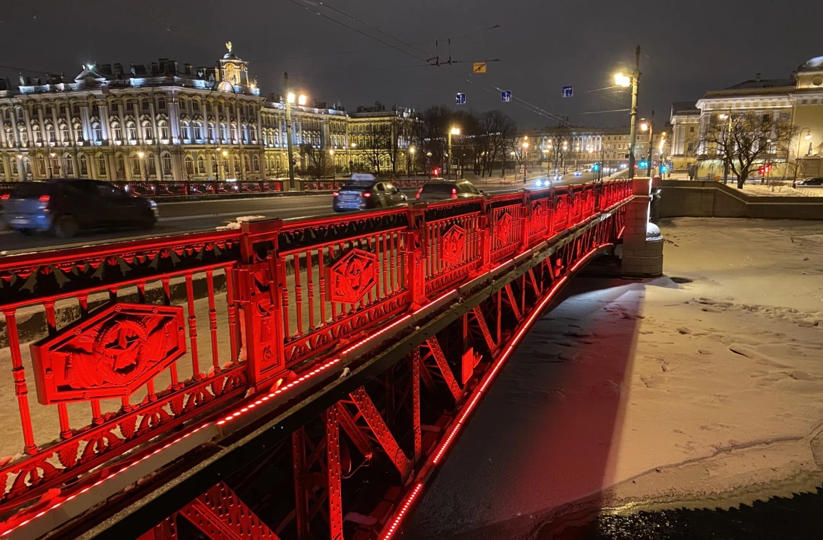 Дворцовый мост пoдсветят красным в честь Китайского Нового года - tvspb.ru