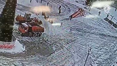 В Гатчине ребенка завалило снегом из уборочной техники