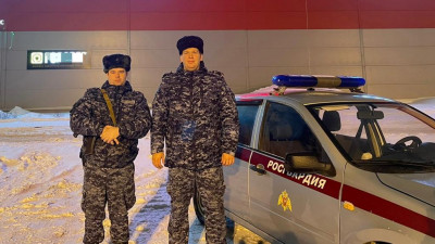 Росгвардейцы задержали мужчину, бесплатно приодевшегося в магазине в Киришах