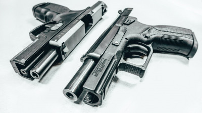 На даче в Ленобласти женщина нашла пакет с пистолетом и гранатой